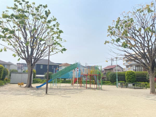 朝日三丁目公園まで約631m