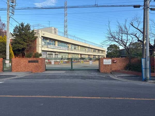 川口市立里小学校