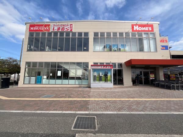 しまむら ホームズ南津守店まで約841m
最新のトレンドファッションから、家族みんなが日常生活で使用する実用衣料・寝具・インテリアまで取り扱う総合衣料品店です。