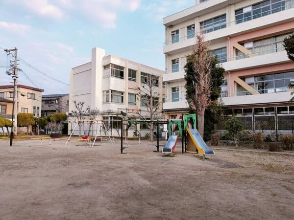 八雲公園まで約355m