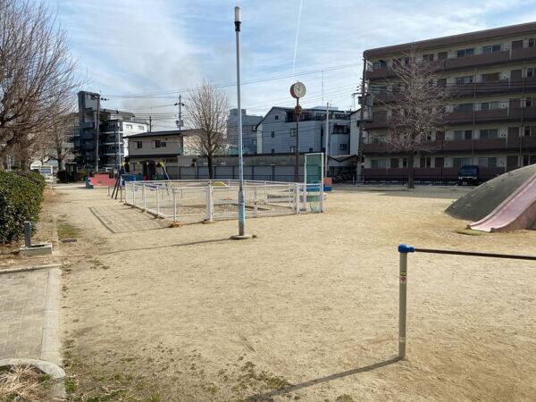 豊里三角公園まで約324m