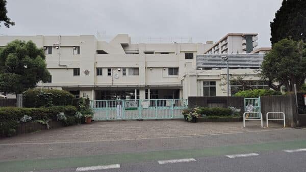 調布市立国領小学校