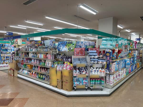 ココカラファイン ドラッグストアライフォート鴫野店まで約873m