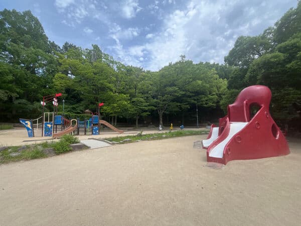 片山公園まで約1055m