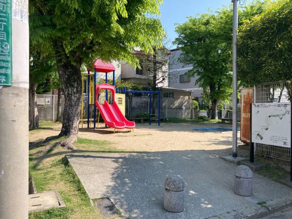 氷室町二丁目ばら児童遊園まで約1448m