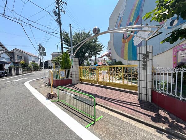 荒子幼稚園まで約993m