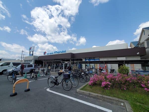 万代 高槻春日店まで約517m