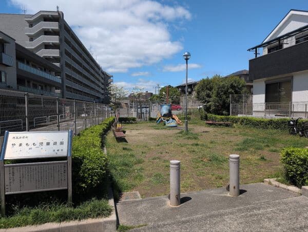 西五百住町やまもも児童遊園まで約1095m