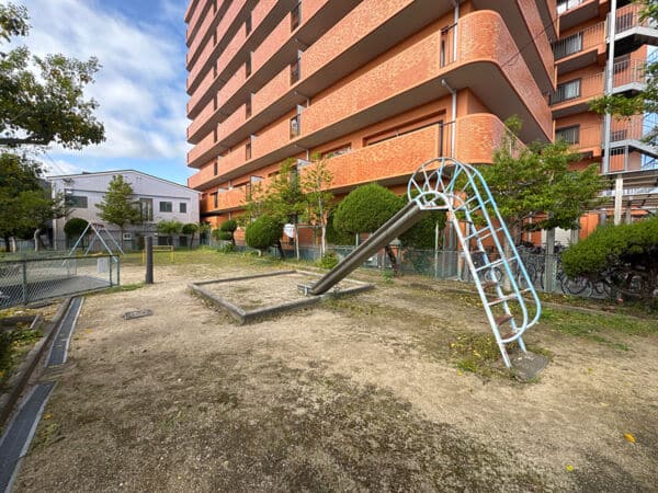 富田町一丁目かとれあ児童遊園まで約396m