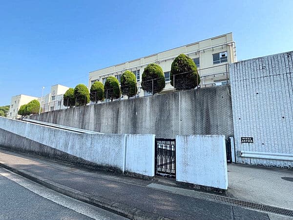 名古屋市立上社中学校