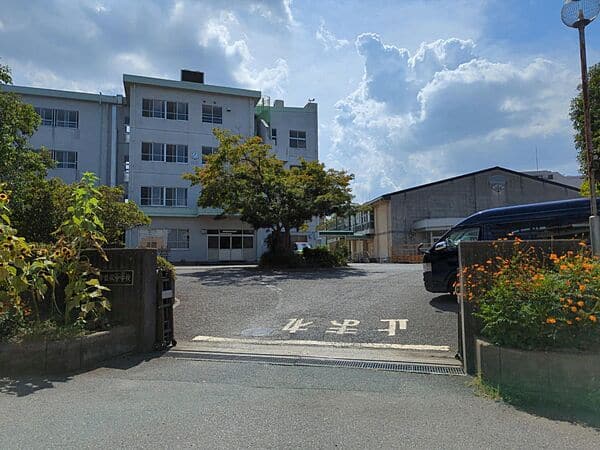 流山市立常盤松中学校