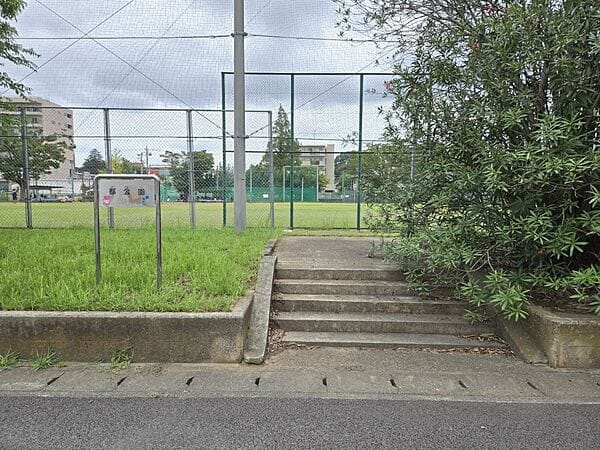 都公園まで約1116m
