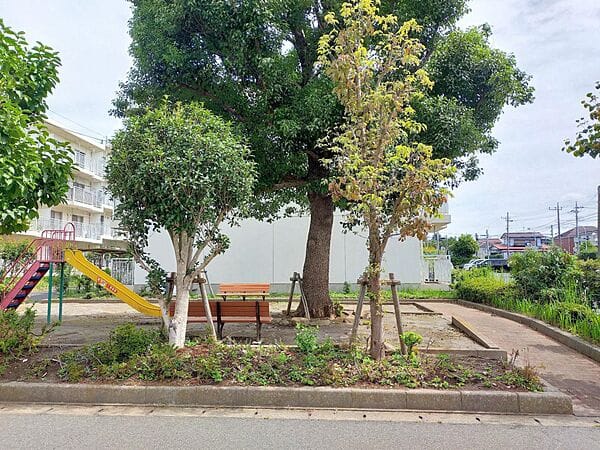 小倉台団地広場前公園まで約587m