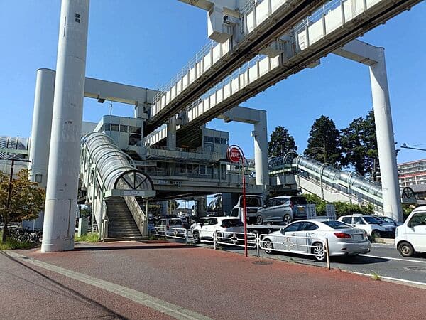 千葉都市モノレール「穴川」駅まで約560m