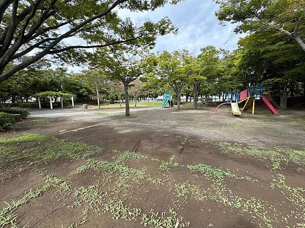 中磯辺公園まで約1096m