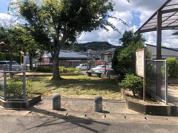 野芥８号公園まで約149m