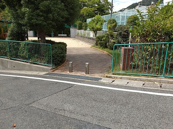 長尾町中公園まで約159m