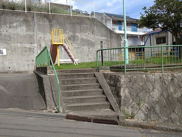 長尾町公園まで約482m