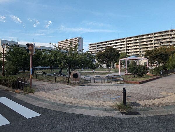 鷹取駅北公園まで約635m