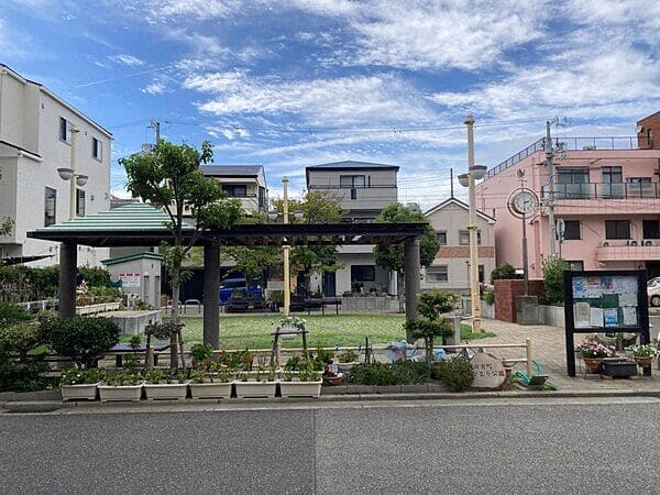 日吉町ひだまり公園まで約432m