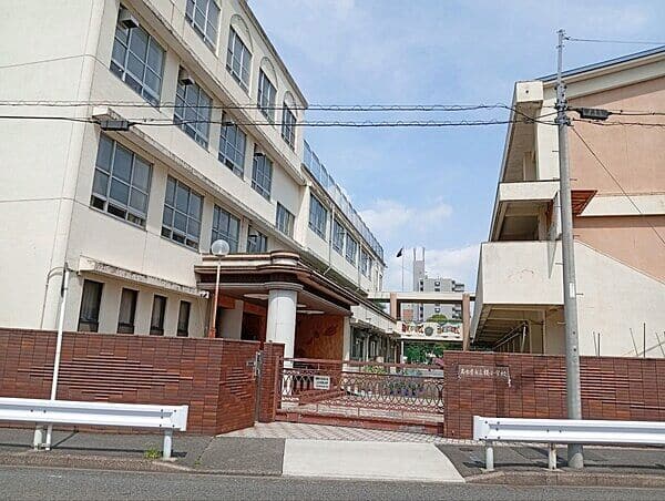 名古屋市立榎小学校まで約360m