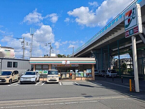 セブン-イレブン 横浜東川島町店まで約452m
