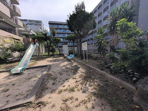 熊内小公園まで約490m