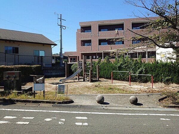 横堤公園まで約215m