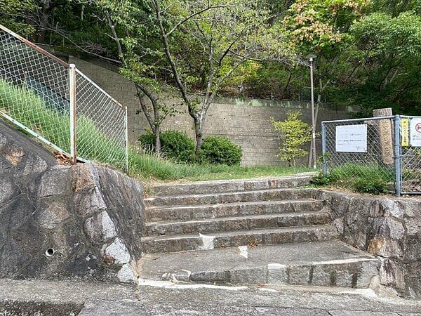 十文字山東公園まで約327m