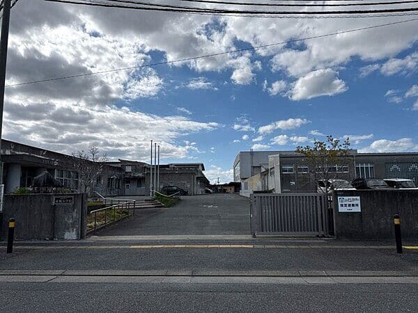 糸島市立東風小学校