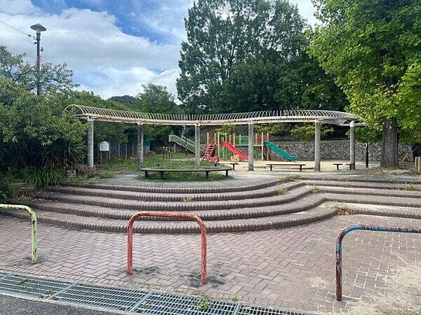中山手公園まで約898m