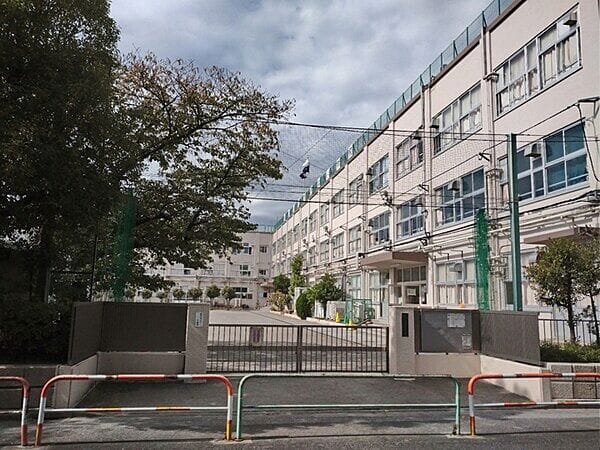 足立区立西伊興小学校