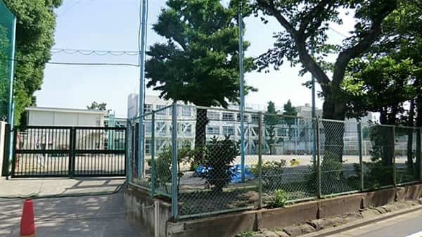新宿区立牛込第一中学校