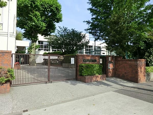 新宿区立四谷中学校