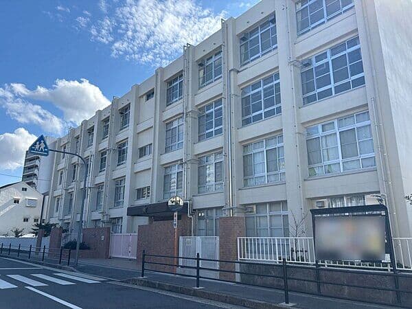 大阪市立諏訪小学校まで約677m