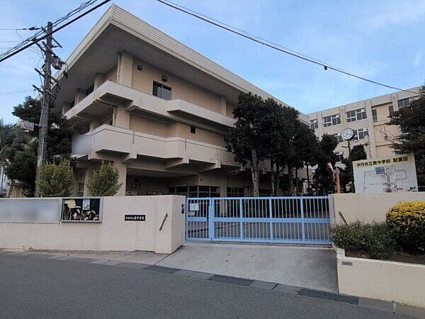 伊丹市立南中学校