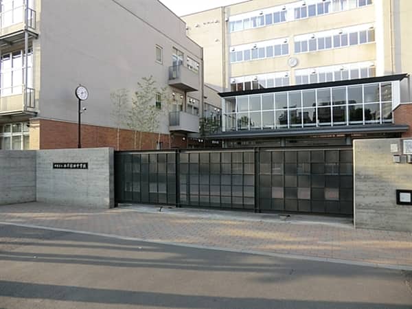 新宿区立西早稲田中学校