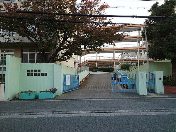 豊中市立第十七中学校