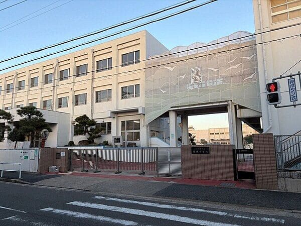 名古屋市立道徳小学校まで約596m
