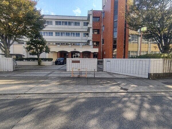 名古屋市立香流中学校まで約1500m