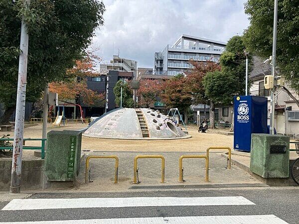 小路公園まで約421m
