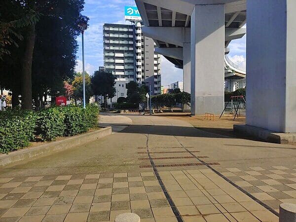 背戸口公園まで約949m