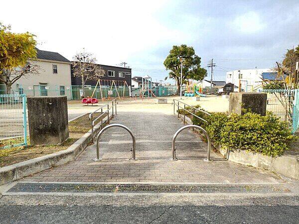枚岡中央公園まで約705m