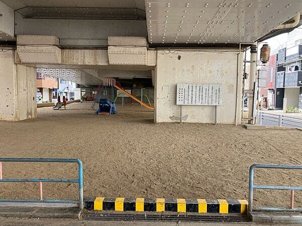 左専道児童遊園まで約884m