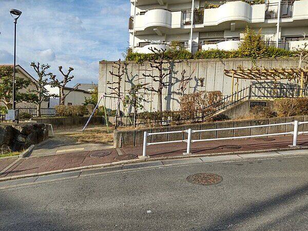 枚岡南公園まで約859m