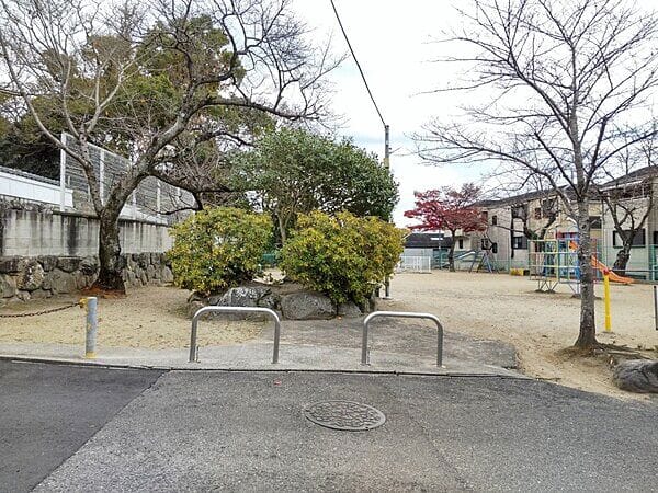 横小路公園まで約287m