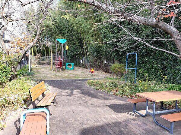 鉢塚公園まで約870m