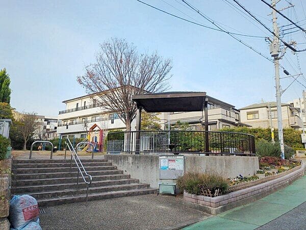 やすらぎ公園まで約944m