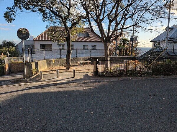 潮見台西小公園まで約309m