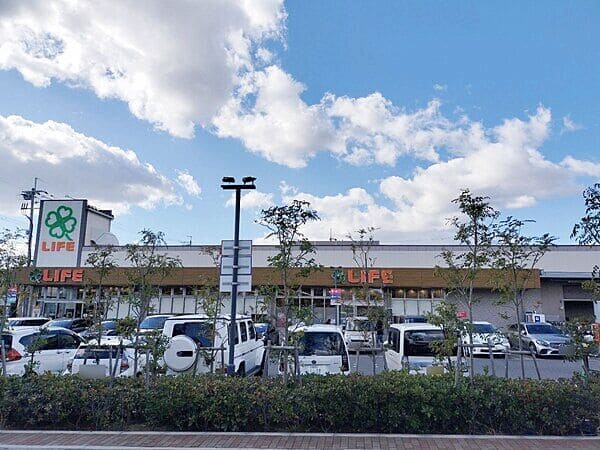 ライフ箕面桜ケ丘店まで約639m